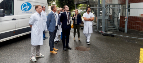 Le Directeur général adjoint, M. Le Dr DELESCLUSE visite notre établissement